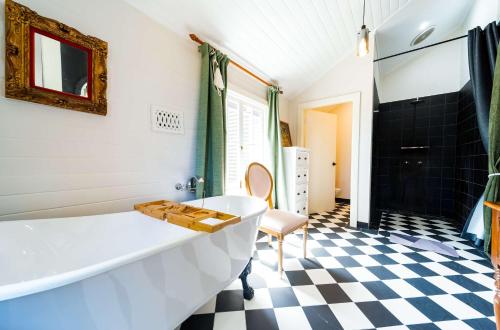 1BD Classical Room Near Hawkesbury River in Singletons Mill