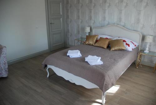 Deluxe Double Room (2 Adults + 1 Child)