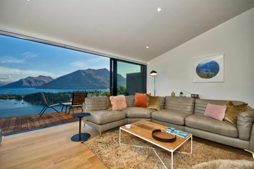 Lofty Heights Spectacular views - image 9