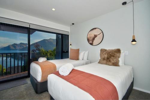 Lofty Heights Spectacular views - image 2