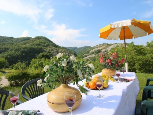 Balkons/terase, Mansion in Apecchio with Pool in Apecchio