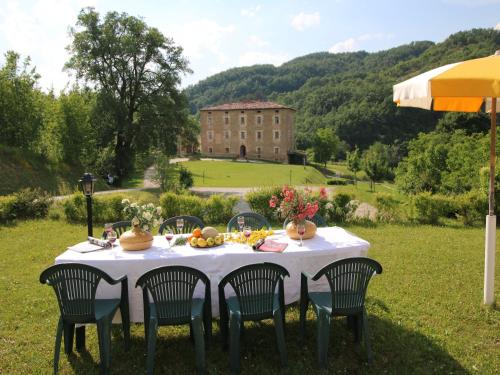 Balkons/terase, Mansion in Apecchio with Pool in Apecchio