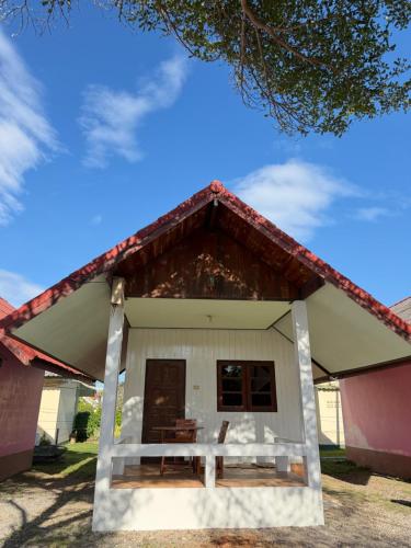 ปลาตอง รีสอร์ท in ท่าใหม่