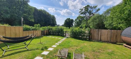 Dārzs, The Hideaway at Hidden Wood Glamping in Chapmanslade