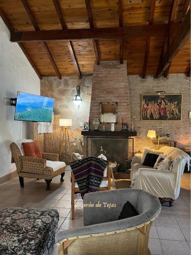 Chalet Caseron de Tejas, Amplia y confortable casa para hasta 11 huespedes in Caisamar