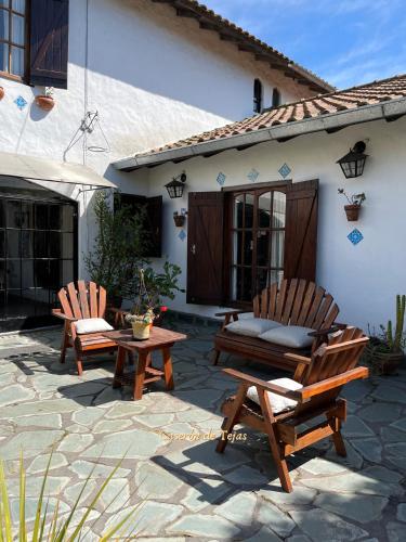 Chalet Caseron de Tejas, Amplia y confortable casa para hasta 11 huespedes in Caisamar