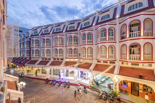 room detail thumbnail 2