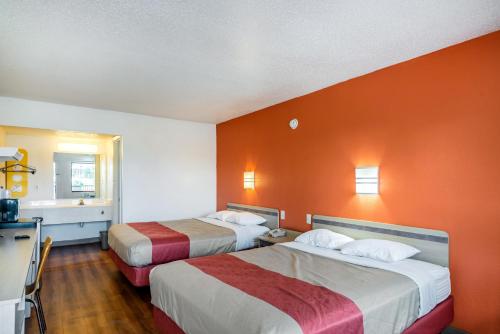 Motel 6-Anniston, AL in Oxford, USA