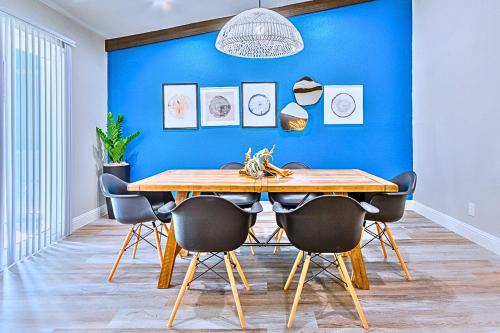 The Lake it Easy House by Vacation Your Way in Little Elm, USA