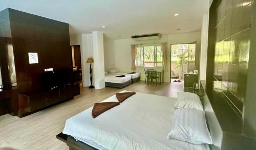 room detail thumbnail 0