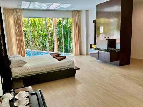 room detail thumbnail 1