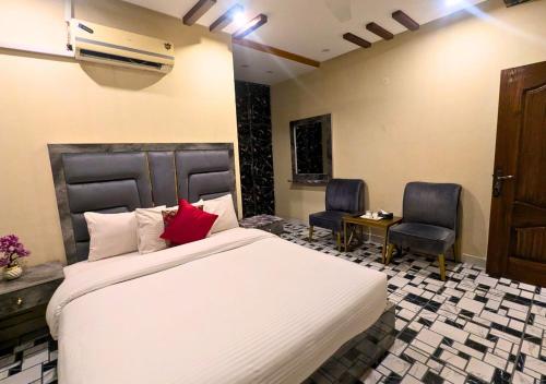 Hayat Lodges & Hotel - image 8