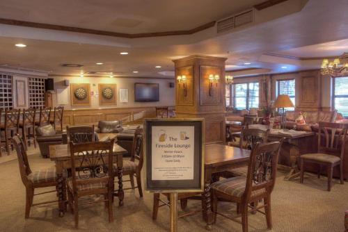 Felles stue/TV-område, River Mountain Lodge by Breckenridge Hospitality in Breckenridge (CO)