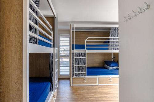 The Surf House - Hostel Room Type - Bed in 4-Bed Female Dormitory Room