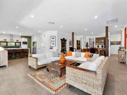 The Doggy Beach House - with Pool in Pottsville in Cudgera Creek