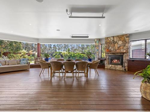 The Doggy Beach House - with Pool in Pottsville in Cudgera Creek