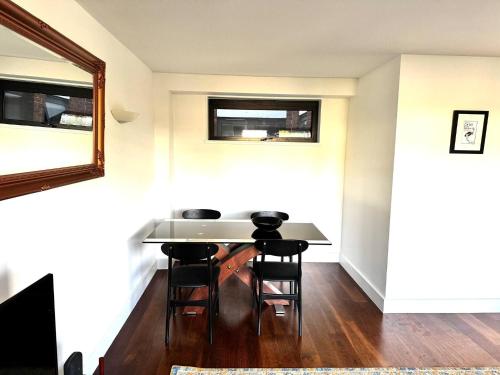 Centrally Located Apartment Hyde Park - image 14