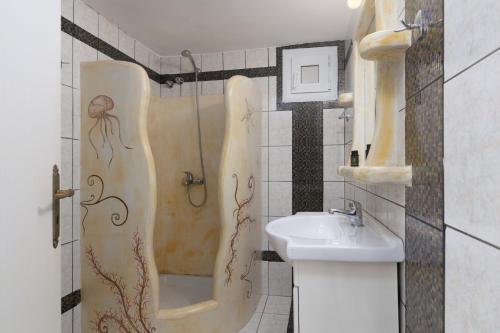 Apollon Rooms - image 11