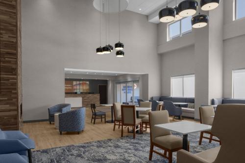 Hampton Inn & Suites by Hilton Long Island Farmingdale - image 7