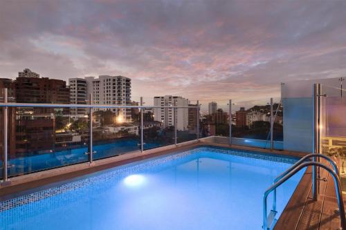 Hampton by Hilton Cali - image 3