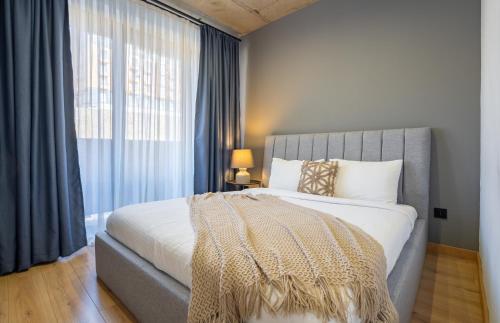 1 queen bed, 1 sofa bed