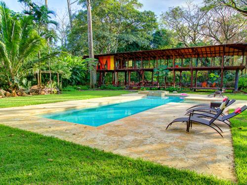 

Iguana Lodge Beach Resort and Spa