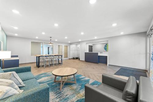 Lobby, WoodSpring Suites Wilmington Riverfront in Wilmington (DE)