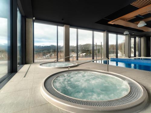 熱水浴缸, Holiday Inn Resort Szklarska Poreba Happy Valley in 斯茲拉斯卡-波倫巴