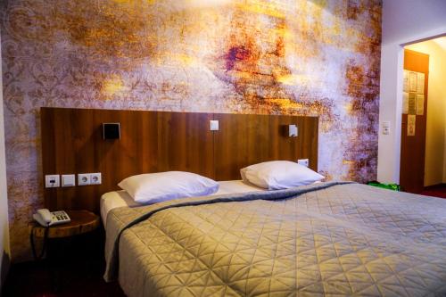 1 queen bed