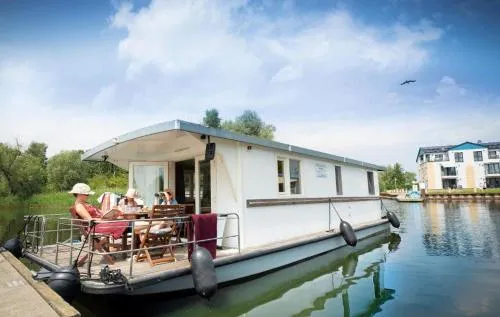 Floating Apartments at Rechlin Marina by Kuhnle-Tours in Rechlin, Deutschland