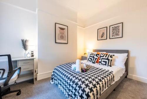 LongStay Whitchurch Rd 4BR House with Parking and fast Wifi – khách sạn tại Gabalfa