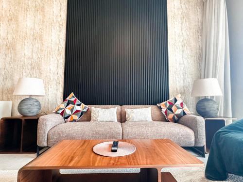 Stunning 1 Bed Large Luxury Apt with Pool View Al Barari by Luxaura - image 2