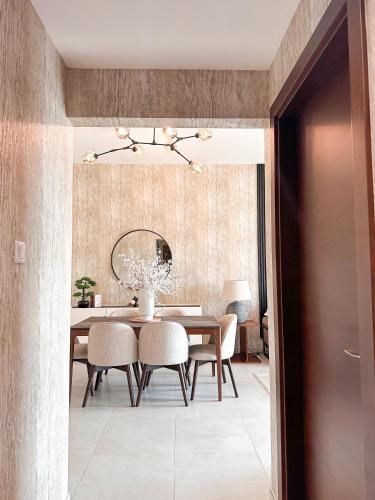 Stunning 1 Bed Large Luxury Apt with Pool View Al Barari by Luxaura - image 8