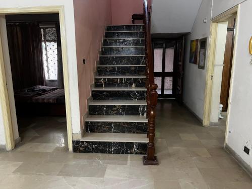 Shah chiragh villa - image 2