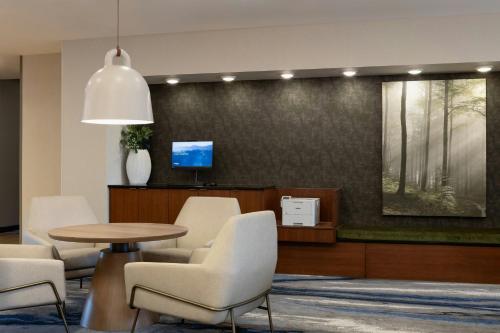 Fairfield Inn & Suites by Marriott St. Paul Northeast - image 8