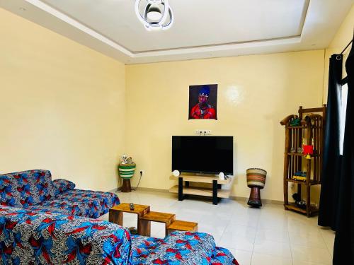 Chambre avec salle de bain privative proche de la plage et de Saly in 姆布爾