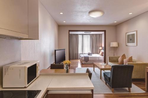 Deluxe One-Bedroom Suite