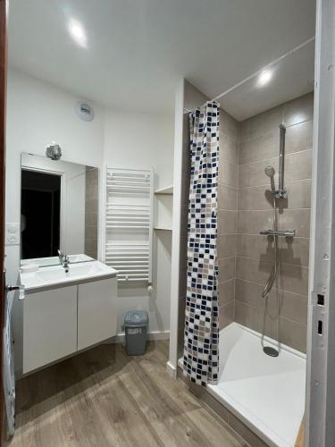 Bathroom, Le Studio Louise Pratique & Central in Brides-les-Bains