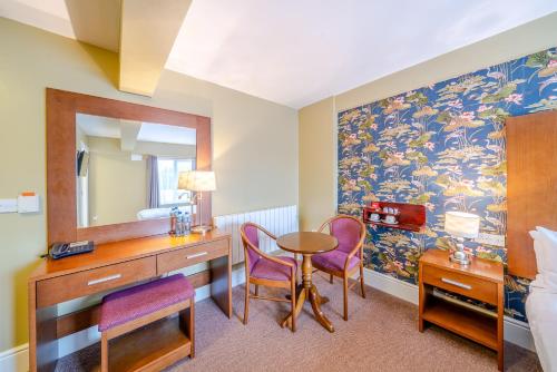 The Gateway Hotel - image 2
