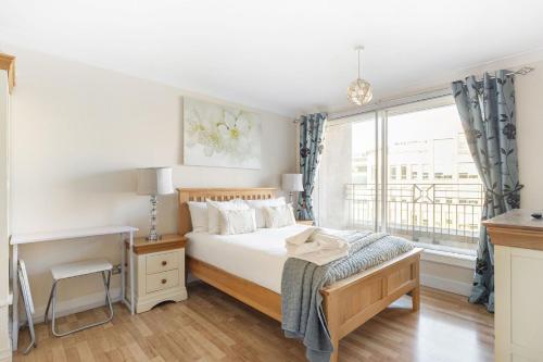 GuestReady - Relaxing Ensuite Room with Balcony, London