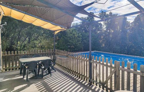 Peldbaseins, Pause Nature Avec Piscine in Berlou