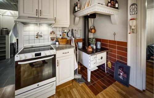 Cocina, Bonita Casa En Braskereidfoss Con Wifi (Nice Home In Braskereidfoss With Wifi) in Elverum