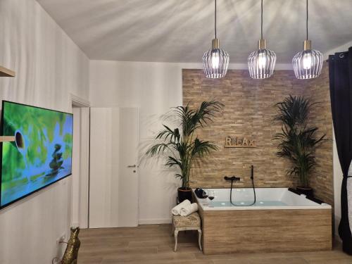Superior Suite, Villa Joy Verona, Luxury Romantic Suite with Jacuzzi, near City Center, Верона (фото 3)