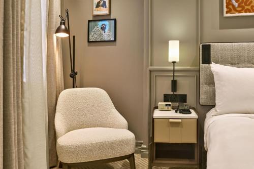 room detail thumbnail 1