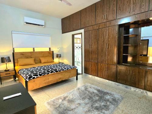 Amber Wood By Luxurious Landing - image 9