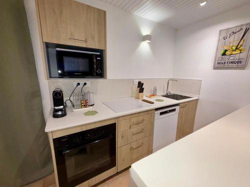 Palvelut, Lodge Orchidee de "La Villa La Palmira" - Vue Mer des Caraibes - Jacuzzi Prive - Acces Piscine 5x9 - in Les Anses-d'Arlet