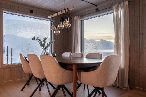 Apkārtne, Hoven Lodge in Gimsoy