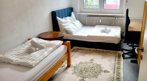 Tripplezimmer mit Garten, Kicker und Grill in Berlin, Deutschland