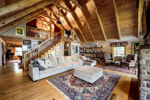 Luxurious Log Cabin with Game Room & Fireplace near Princeton in New Hope, Pennsylvania in Stockton (NJ)