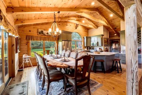 Luxurious Log Cabin with Game Room & Fireplace near Princeton in New Hope, Pennsylvania in Stockton (NJ)